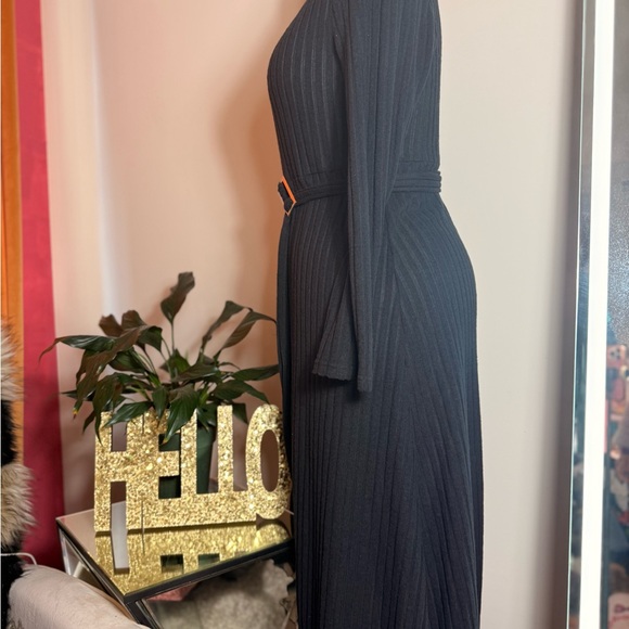 Elegant Black and Patterned Women's Dress - Picture 5 of 5